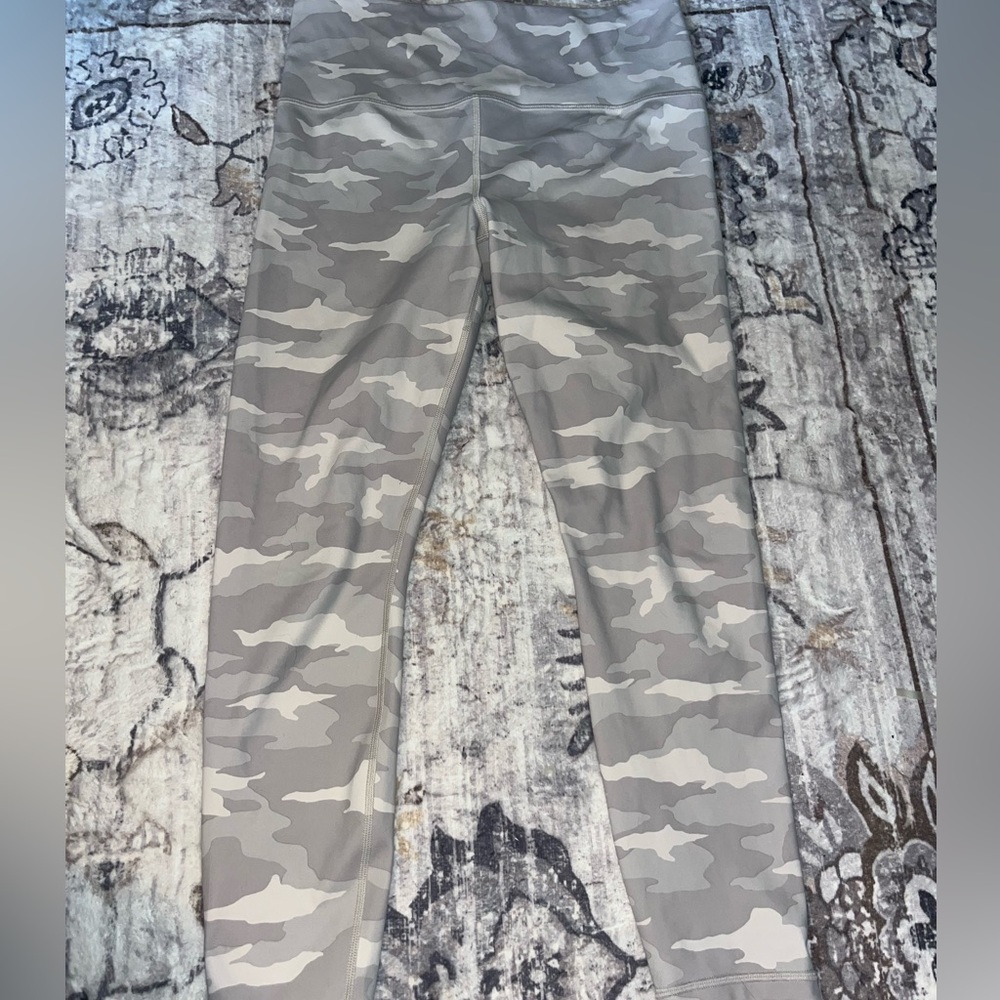Athleta Gray/Taupe Camouflage Leggings size Medium